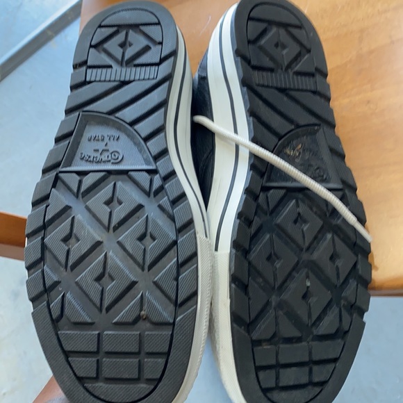 Men converse - Picture 3 of 5